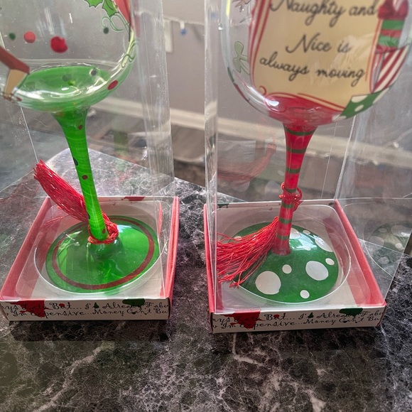 NEW delish Holiday Hand Painted Wine Goblets Lot of 2 Gifts with Attitude ❤️ - Picture 5 of 9